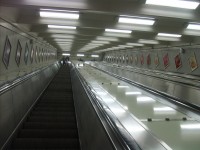 vstup do metra - schody