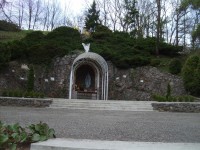 Lednické Rovné - kaplnka sv. Anny a lurdská jaskyňa