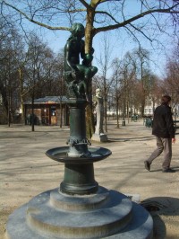 bronzová fontánka