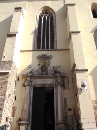 vchod do baziliky sv. Mikuláša