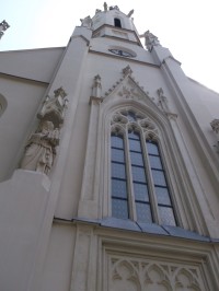 pohľad na kostolnú vežu