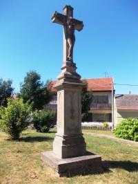 kríž pri kostole