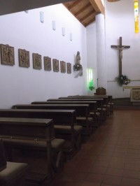 v kaplnke - na stene krížová cesta