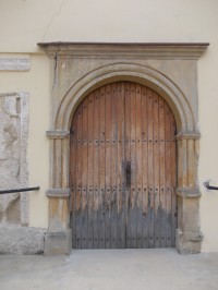 bočný vchod do kostola