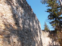 pohľad na múr hradu