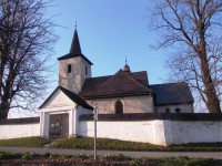 kostol s ochranným múrom