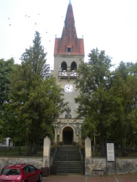 Kostel a Vstupní brána k němu a do muzea.