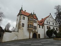 Wolfův palác a vpravo Dolní zámek.