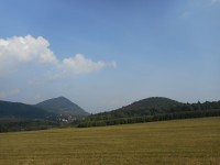Zleva Lipská hora a vrch Líšeň. 