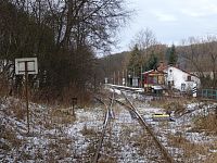 Pohled z vlečky na železniční zastávku Horní Kamenice.