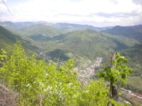Slovenské rudohorie pohledem na severovýchod z Hradové i z částí města Tisovec dole.
