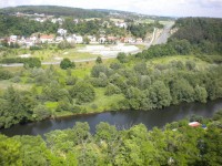 Řeka Jizera a obec Debř.