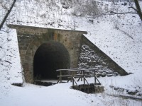 Velký tunel a hlavní cesta.