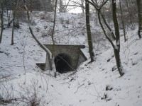 Malý tunel a vyschlý náhon k Černému mlýnu.