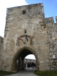 Vstupní brána do hradu.