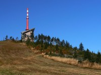 Vysílač na Lysé hoře - pohled ze sjezdovky