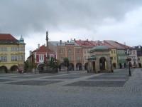 Valdštejnovo náměstí s Mariánským sloupem a Korunovační kašnou