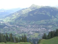 Pohled na Kitzbühl z Hahnekamu