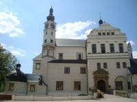 Pardubice-zámek, hlavní průčelí s renesančním vstupním portálem-Foto:Ulrych Mir.