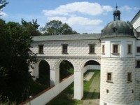 Pardubice-zámek, krytý most spojující zámek s valem-Foto:Ulrych Mir.