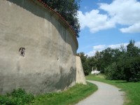 Pardubice-zámecké hradby a bývalý vodní příkop ze Zámecké ulice-Foto:Ulrych Mir.