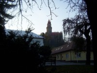 Bouzov-večerní hrad z náměstíčka.jpg
