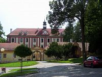 Protivín-zámek s kaplí sv.Jana Nepomuckého od náměstí-Foto-Ulrych Mir.