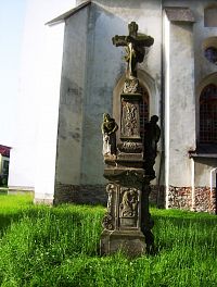 Velké Losiny-kříž z r. 1813 před kostelem-Ulrych Mir.