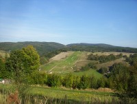 Oderské vrchy s vrchy Bránou(636 m) a Strážnou(625 m) nad Hlubockým žlebem a Ski areálem v Hlubočkách-Foto:Ulrych Mir.
