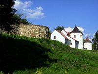 Žumberk(Žár)-jižní hradby od západu