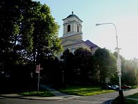 Vrbno pod Pradědem-Náměstí sv. Michala s empírovým kostelem sv. Michala
