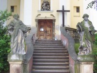 Dolany-schodiště se sochami ke kostelu-Foto:Ulrych Mir.