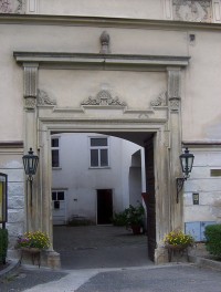 Laškov-portál vstupu do zámku-Foto:Ulrych Mir.