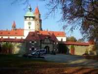 Bouzov-podzimní hradní brána-Foto:Ulrych Mir.