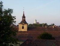 Plumlov-věž Nízkého zámku a kostel v obci-Foto:Ulrych Mir.
