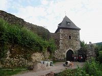 Potštejn-hrad-vstupní brána-Foto-Ulrych Mir.