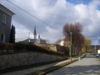Cholina-fara(tvrz)-farní kostel Nanebevzetí Panny Marie a silnice na Cholinský Dvorek-Foto:Ulrych Mir.