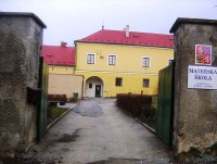Droždín-brána horního dvora (zámečku)-Mateřská škola-Foto:Ulrych Mir.