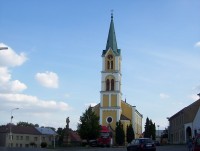 Náměšť na Hané-náměstí s kostelem-Foto:Ulrych Mir.