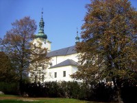 Velký Týnec-farní chrám Nanebevzetí Panny Marie ze zámecké zahrady-Foto:Ulrych Mir.