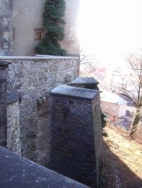 Šternberk-hradby a svah na západní straně hradu-Foto:Ulrych Mir.