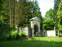 Sobotín-Novorenesanční mauzoleum rodiny Kleinů z konce 19. stol.