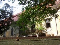 Hroby-zámek-rozpadající se balkón-Foto:Ulrych Mir.