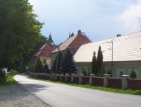 Hroby-zámek a hospodářské budovy dvora-Foto:Ulrych Mir.