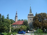 Tovačov-zámek-novogotická věž na předzámčí a Spanilá věž