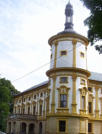 Linhartovy-zámek-detail věže-Foto:Ulrych Mir.