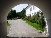 Velké Losiny-zámek-průjezd z venkovní,severní strany zámku do parku a vchodu do zámku-Foto:Ulrych Mir.