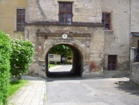 Šumperk-zámek-renesanční vstupní portál a cesta přes bývalý příkop z Bulharské ulice-Foto:Ulrych Mir.