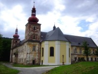 Loučná nad Desnou-zámek a farní kostel sv.Cyrila a Metoděje od východu-Foto:Ulrych Mir.