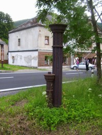 Loučná nad Desnou-zbytek sloupu branky do zámeckého parku-Foto:Ulrych Mir.